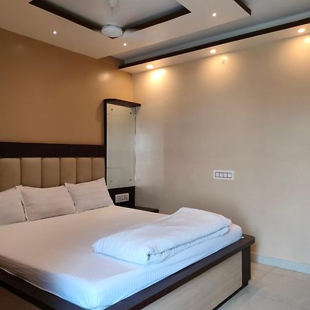 Hotel Binapani Deluxe 1 ธาราพิธ ภายนอก รูปภาพ