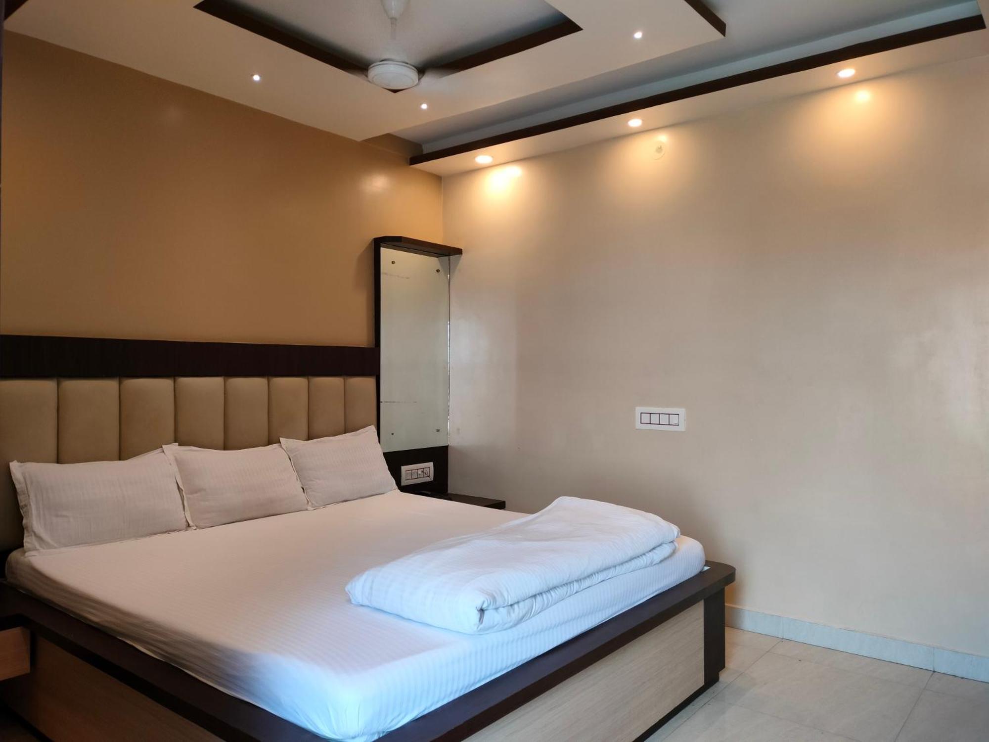 Hotel Binapani Deluxe 1 ธาราพิธ ภายนอก รูปภาพ