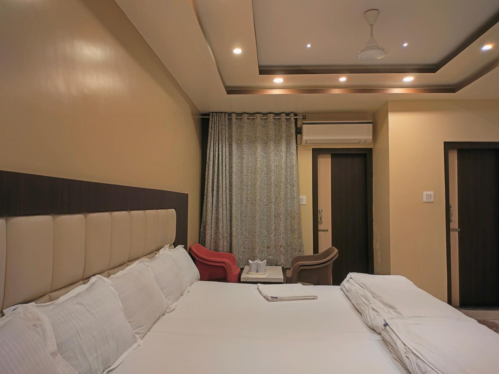 Hotel Binapani Deluxe 1 ธาราพิธ ภายนอก รูปภาพ