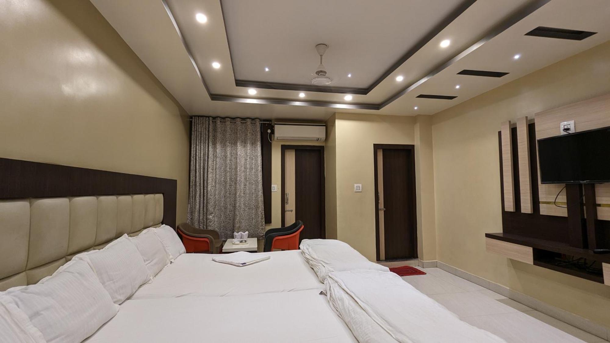 Hotel Binapani Deluxe 1 ธาราพิธ ภายนอก รูปภาพ