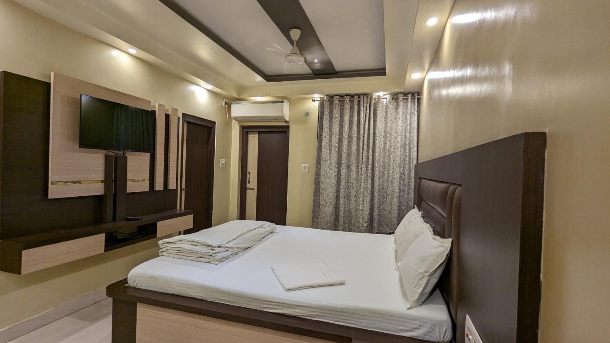 Hotel Binapani Deluxe 1 ธาราพิธ ภายนอก รูปภาพ